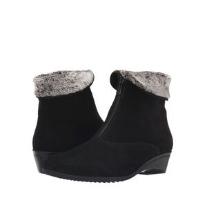 La CANADIENNE Evitta Black Suede Ankle Boots with Gray Fur Trim